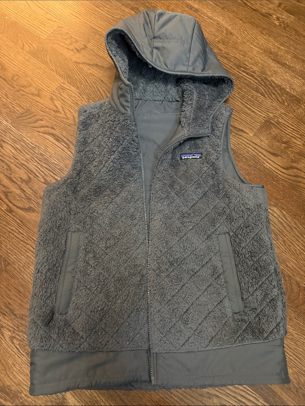 Patagonia Reversable Gray Hooded Fleece Vest - Soft Sherpa Exterior